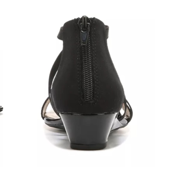 Like New LIFESTRIDE Yolanda Strappy Sandals, Black Fabric, 11M - Picture 9 of 11